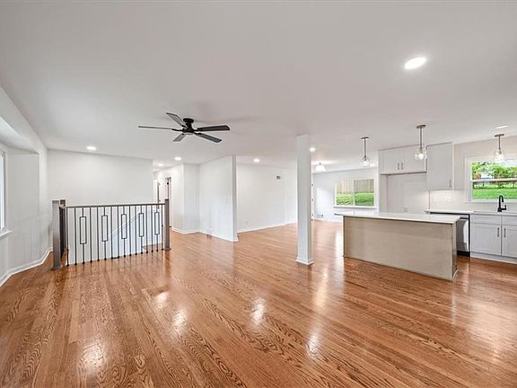 3rd image of 5711 W 78th Ter