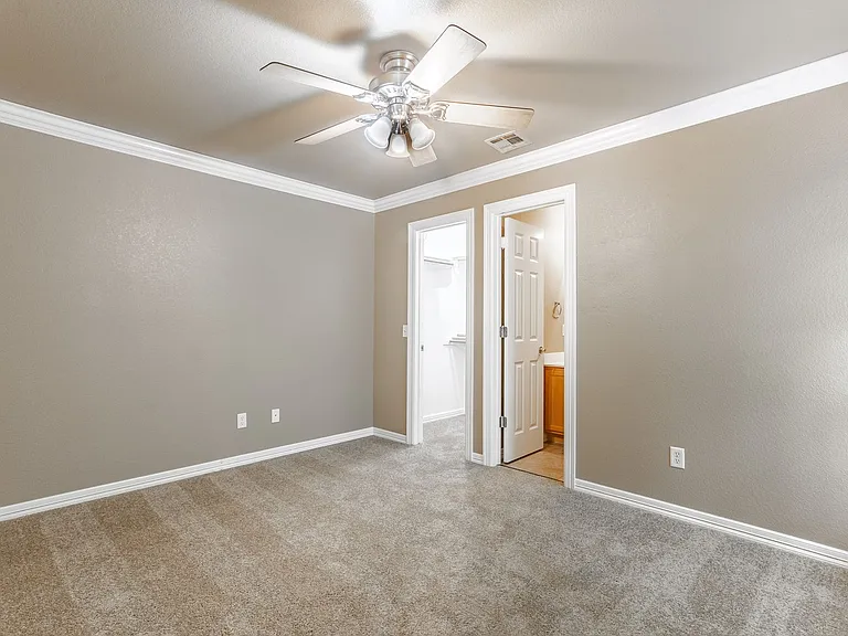 56 S Woodsprings Dr — Photo 15