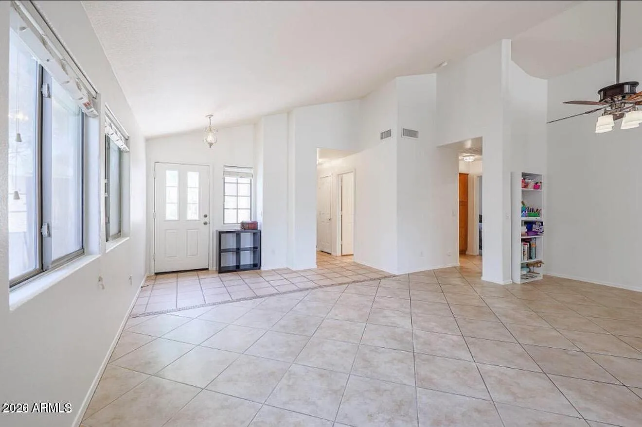 4 bed, 2.0 bath, 1754 sqft, $2,400 — Photo 4