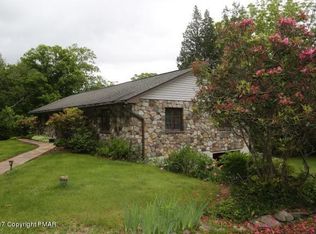 2340 Chipperfield Dr, East Stroudsburg, PA 18301