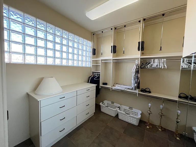 Master Suite 1 Walk-in Closet