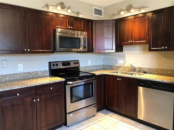 4th image of 4328 Edgewater Dr APT A103