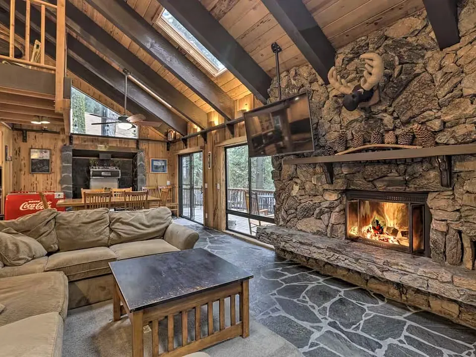 16314 Strawberry Ln