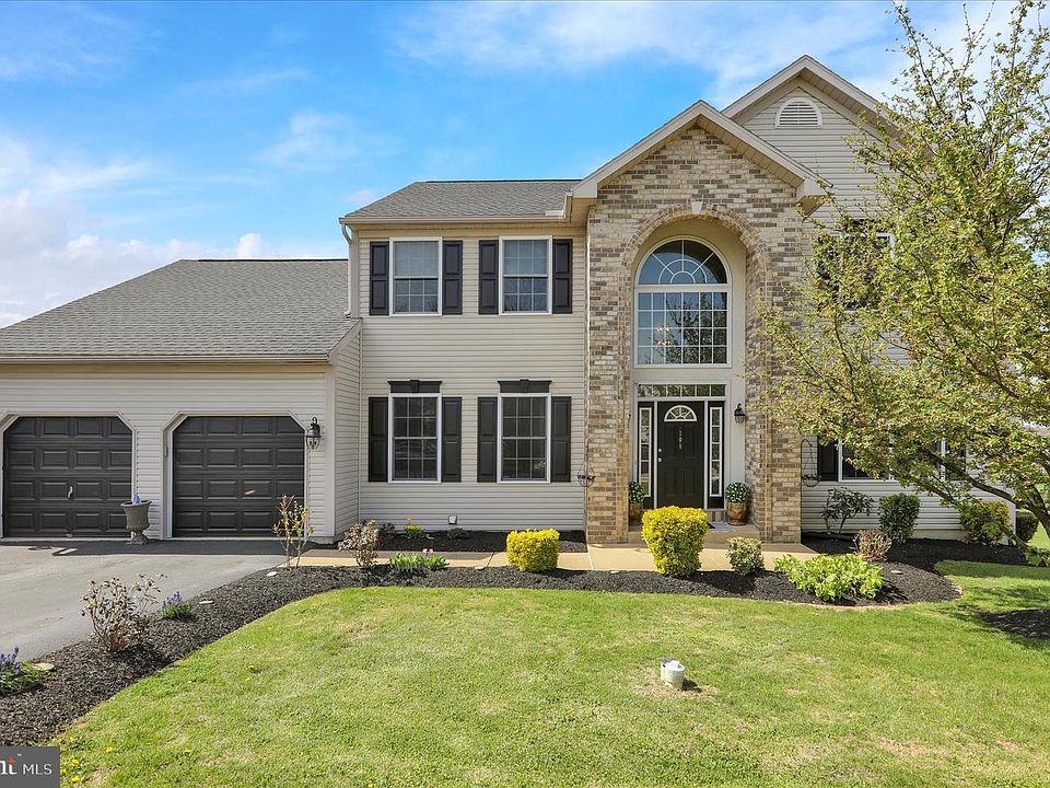 1st image of 208 N Sandy Ln