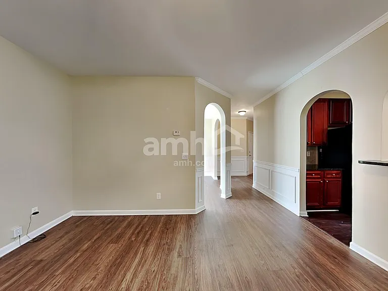 144 Tyre Dr — Photo 6