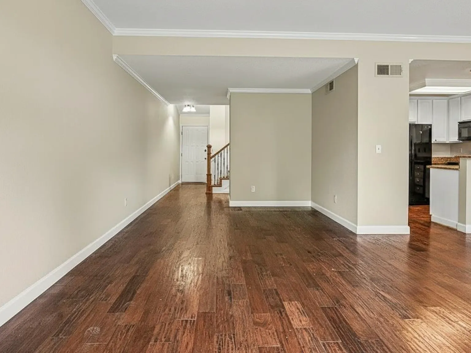 3 bed, 2.5 bath, 1496 sqft, $4,500 — Photo 2