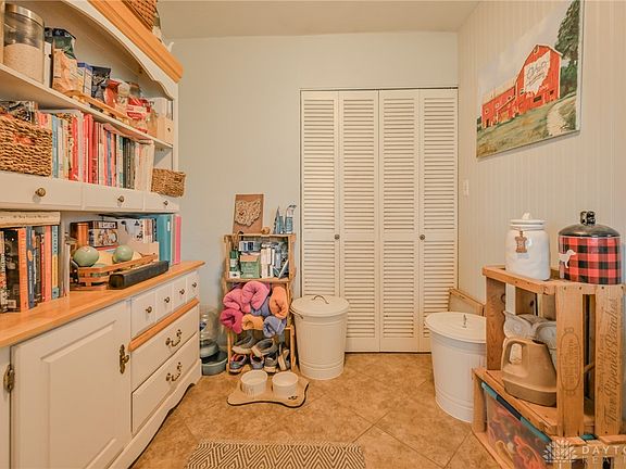 5th image of 303 Villa Dr