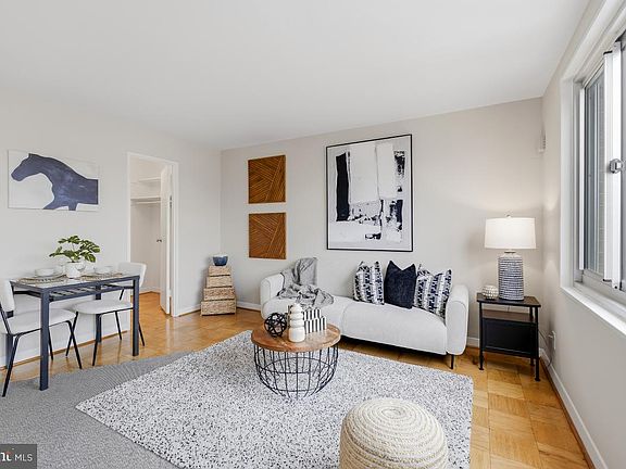 3rd image of 1900 Lyttonsville Rd APT 1003