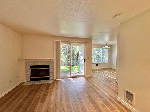 2nd image of 11135 NE 128th St APT H102
