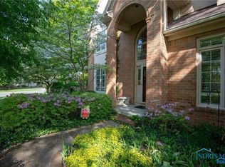 8658 Oak Valley Rd, Holland, OH 43528