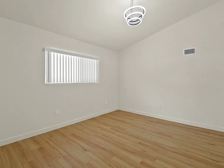 4217 Mesa St — Photo 4
