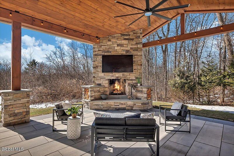 4th image of 31 Summerfield Circle