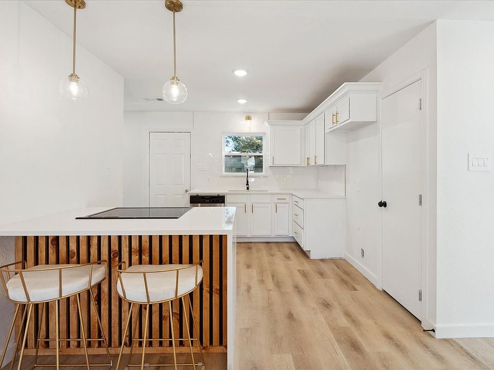 1st image of 202 Leslie Ln