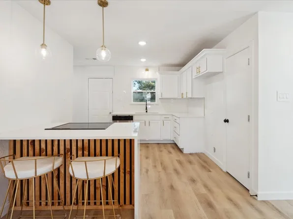 202 Leslie Ln, Irving, TX 75060