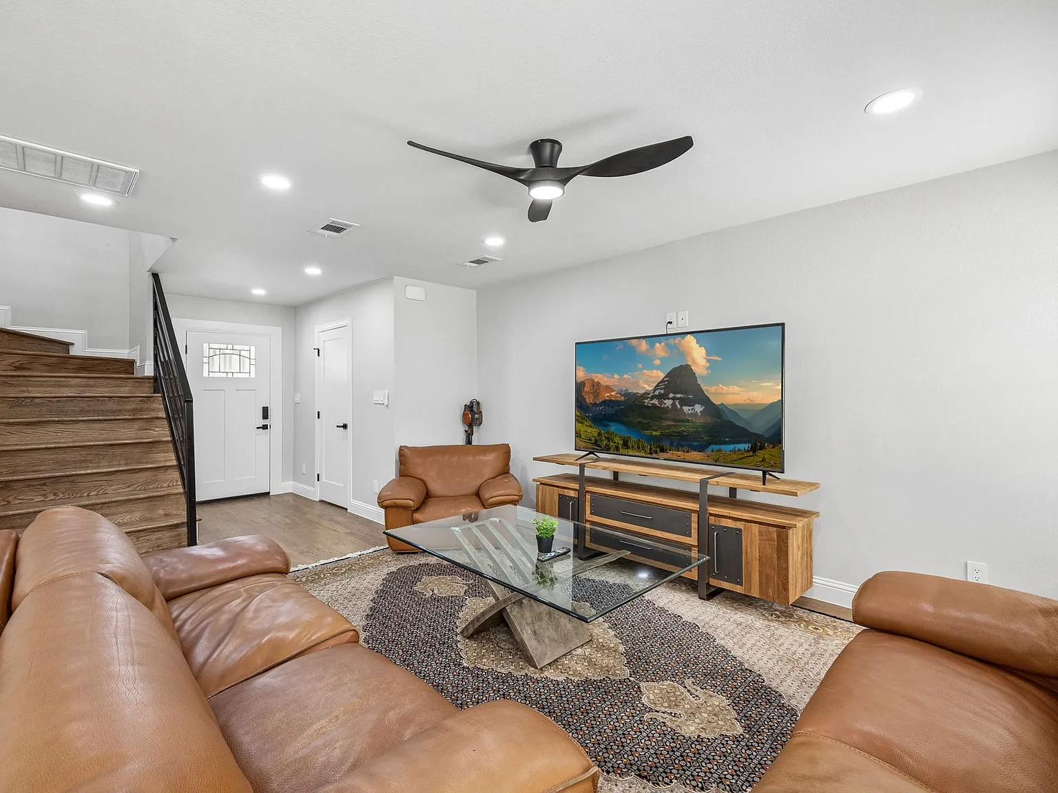 2 bed, 2.5 bath, 1299 sqft, $3,500 — Photo 3