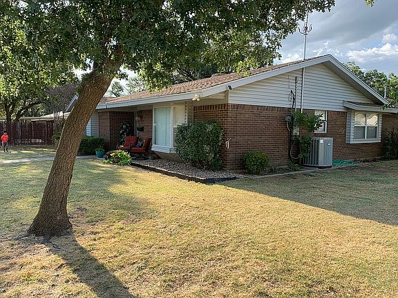 3rd image of 1507 Westridge Cir