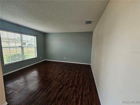 4th image of 21 Dogwood Pl
