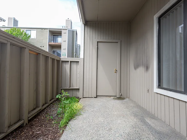 California Place Apartments — Photo 4