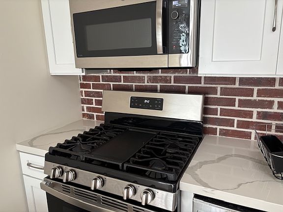 Gas stove & Microwave oven