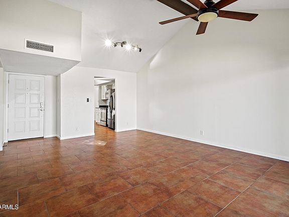5th image of 918 W SYCAMORE Place