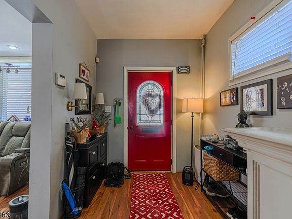 3rd image of 39 Hobart St