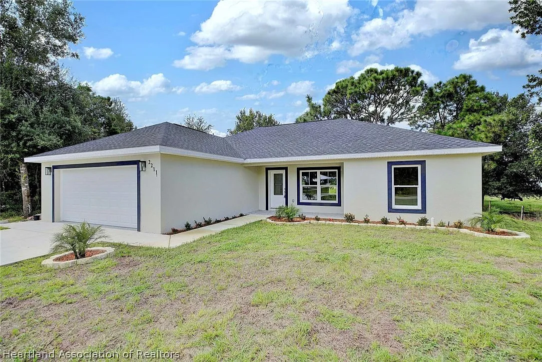 3 bed, 2.0 bath, 1700 sqft, $1,900 — Photo 1