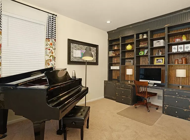 6536 S Oak Hill Cir — Photo 2