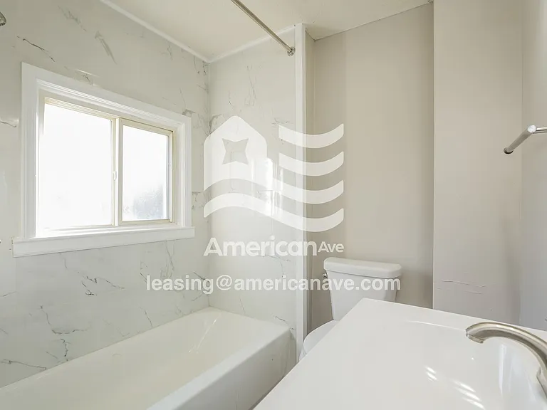 1632631_009_wm_-_main_bathroom_13611059.jpg