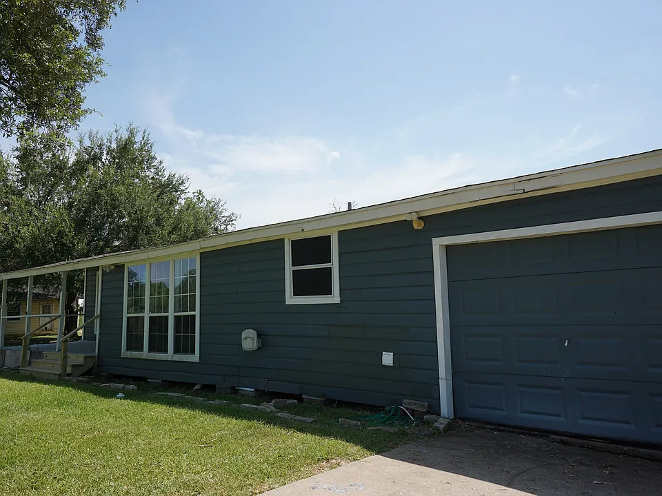 306 Center Way