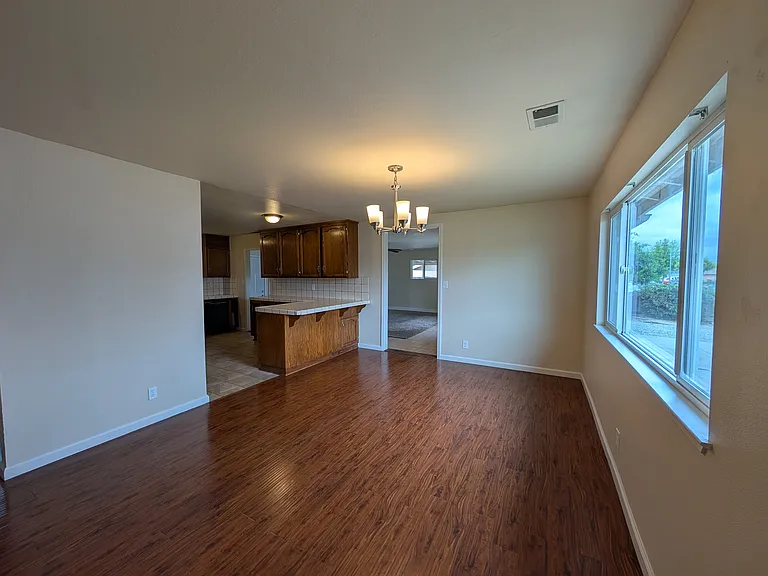 1992 Scenic Cir — Photo 3