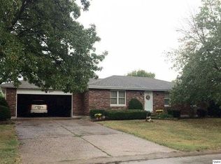 2223 W Huntington Dr, Quincy, IL 62301