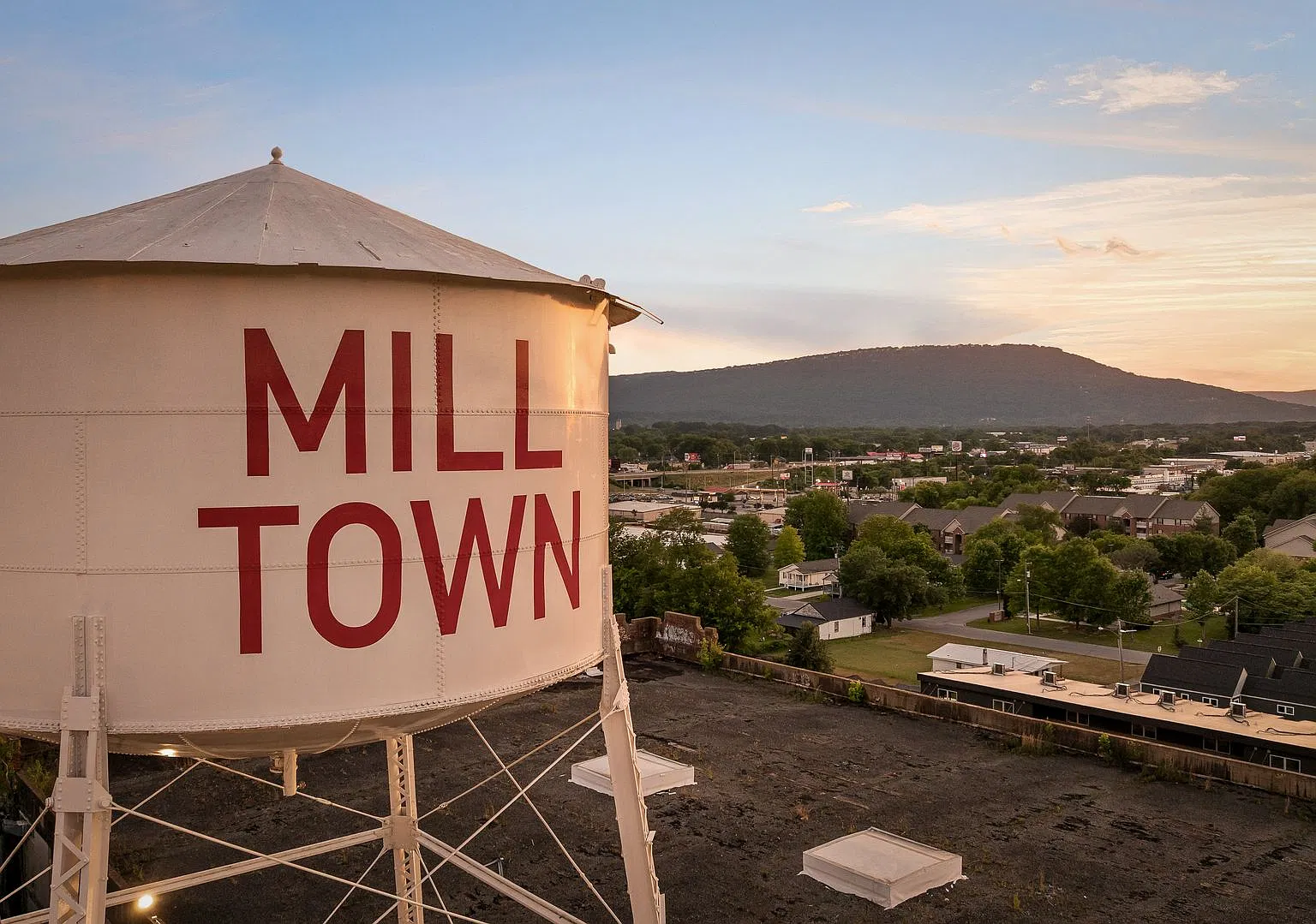 2 Bedroom Home in Mill Town Near Chattanooga's Southside — Photo 3