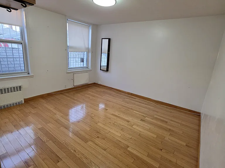 1931 W 11th St #1RR — Photo 6