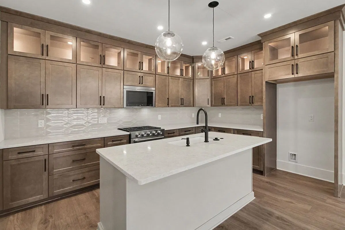3 bed, 2.5 bath, 1709 sqft, $4,500 — Photo 3