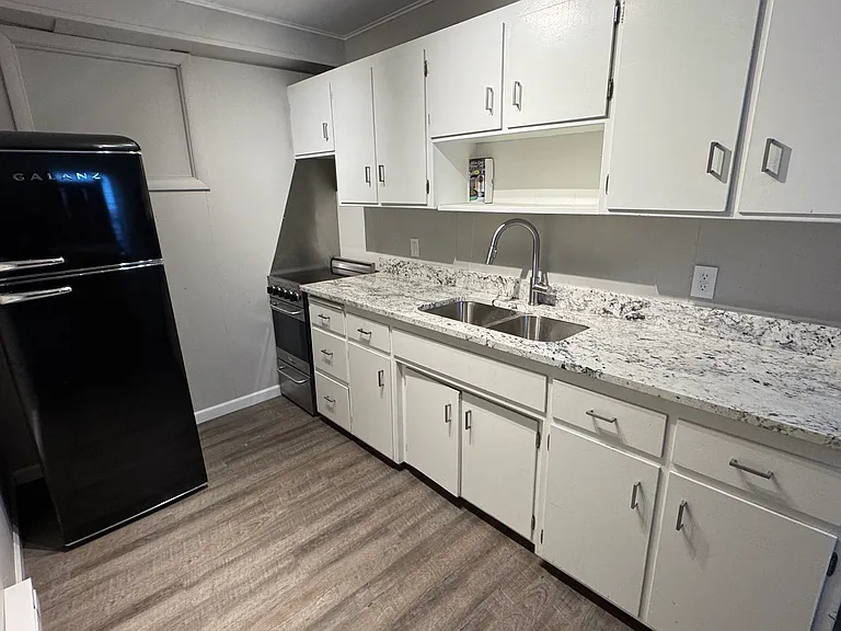 224 W Main St — Photo 16
