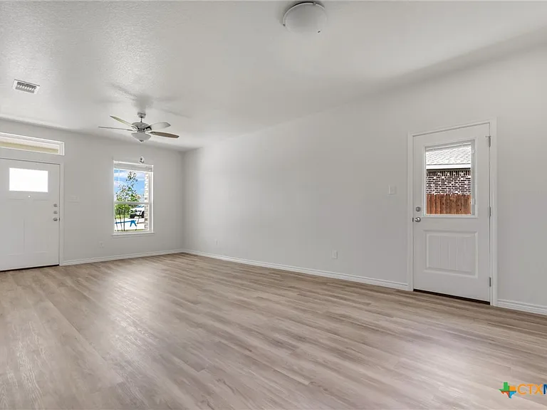1118 Zora Dr #A — Photo 9