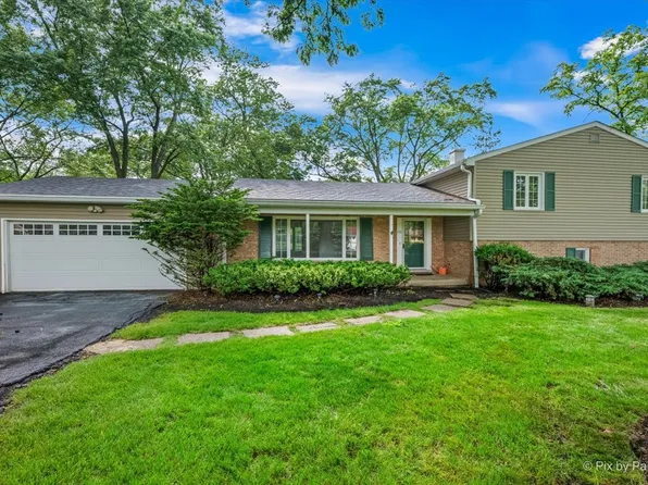 116 S Deerpath Rd, Barrington, IL 60010