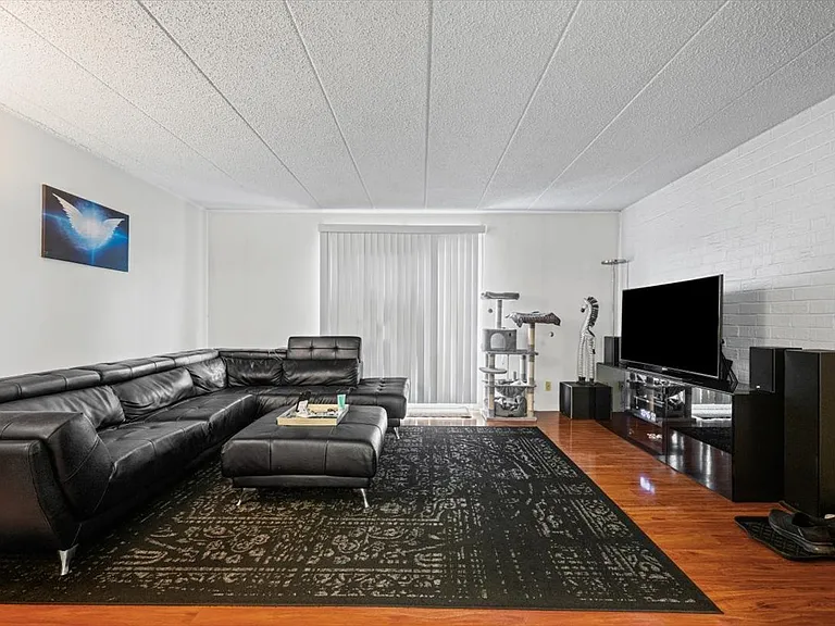3223 W Parkway Dr #3A — Photo 8