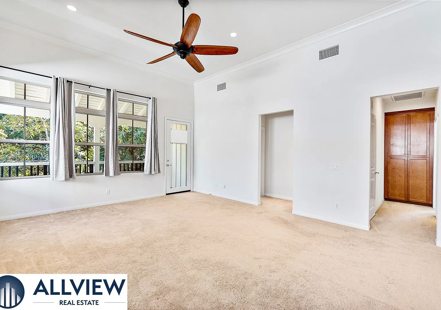 Charming 2 bedroom, 2 bath townhome in Woodbury East's Ivy tract! — Photo 3