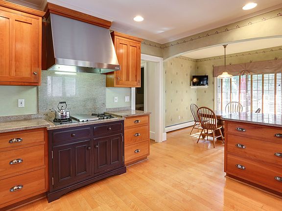 5th image of 46 Oakgrove Dr