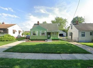 17310 Holly Hill Dr, Cleveland, OH