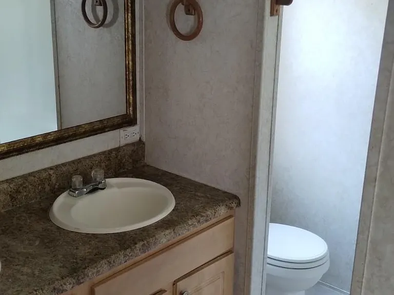 143 SE Laurence Ct — Photo 16
