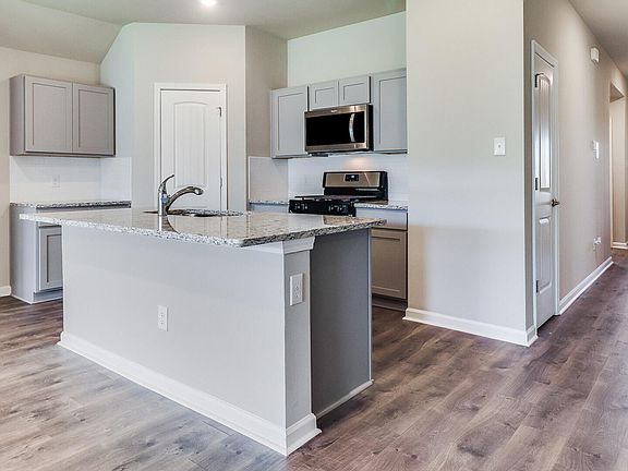 3rd image of 368 Crowne Parc Dr