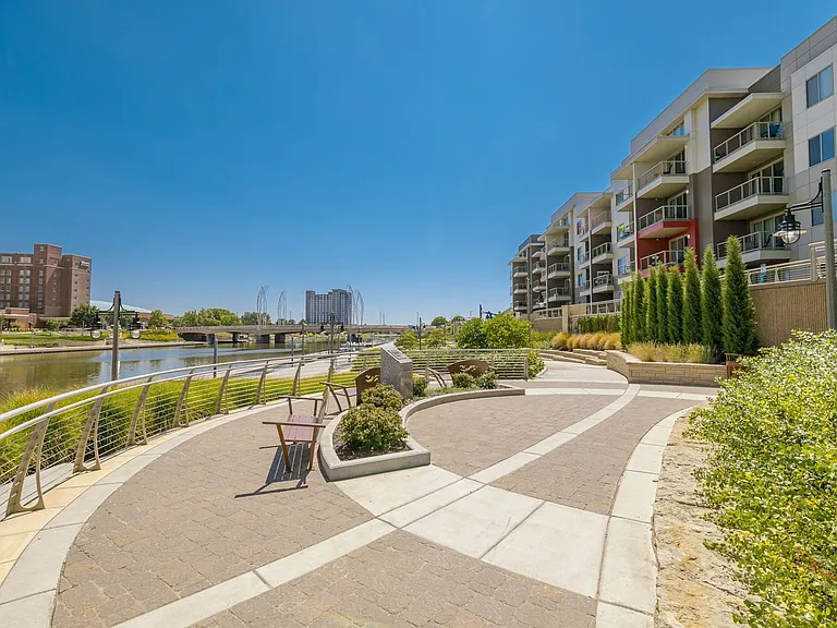River Vista — Photo 10