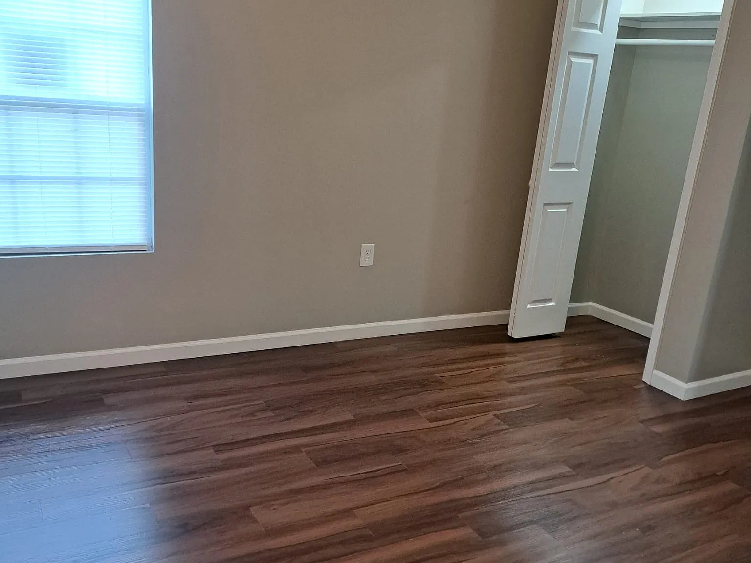 1 bed, 300 sqft, $1,350 — Photo 2
