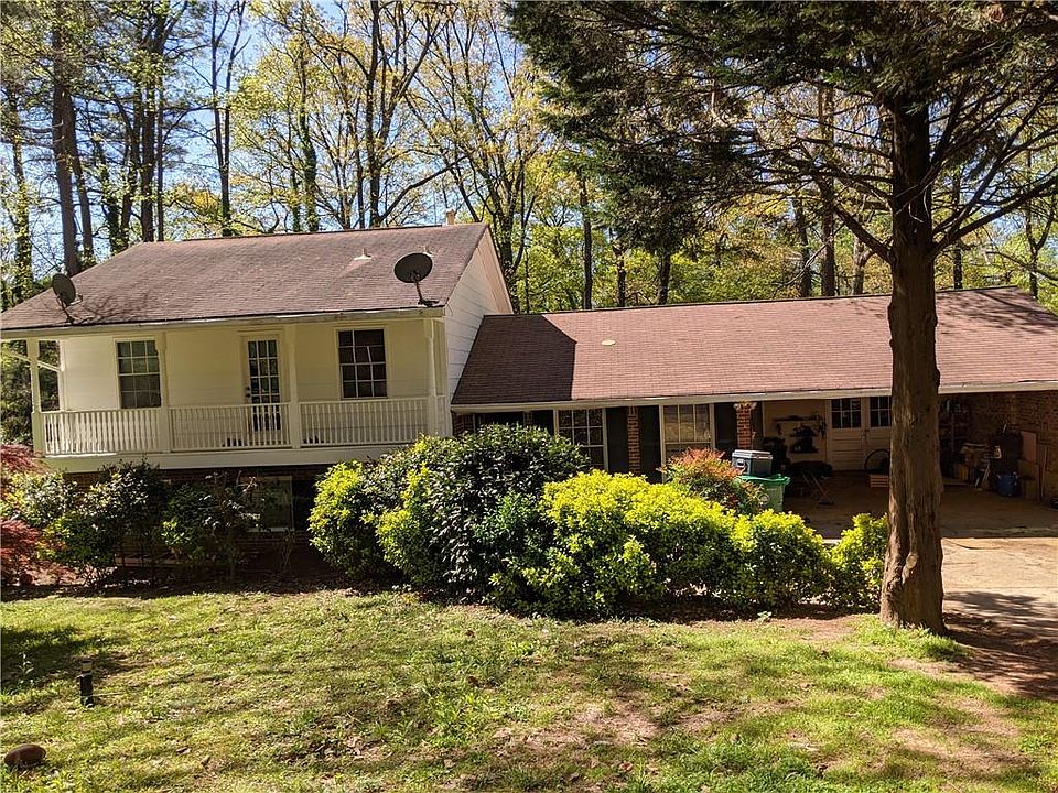 2nd image of 2807 Hickory Ln