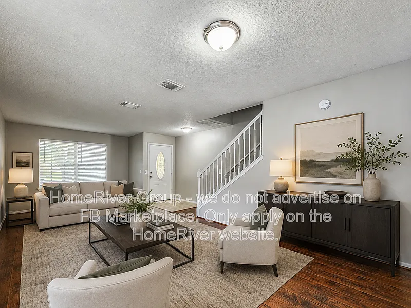 4 bed, 2.5 bath, 2510 sqft, $2,295 — Photo 2