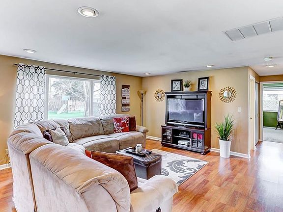 4th image of 3047 Vineland Trl