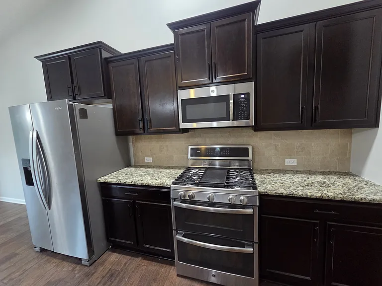 1301 Chimney Ridge Dr — Photo 16