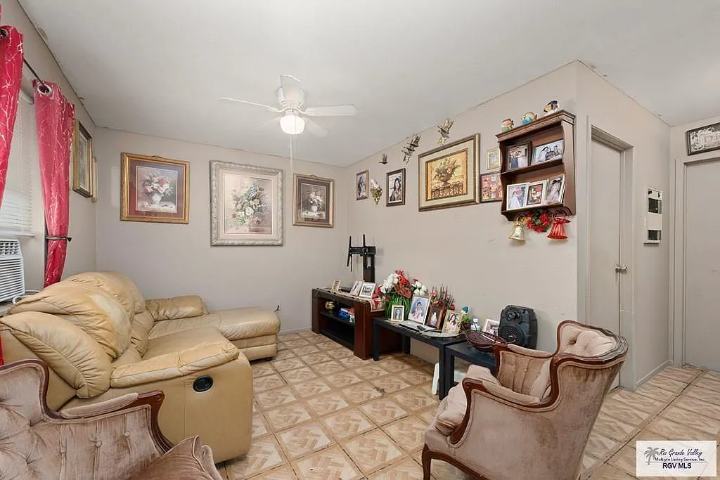 2 bed, 1.0 bath, 800 sqft, $795 — Photo 3